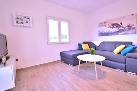 Dinko Villa *