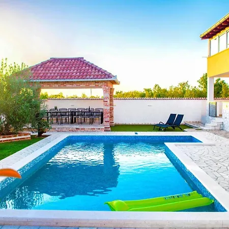 Dinko Villa *