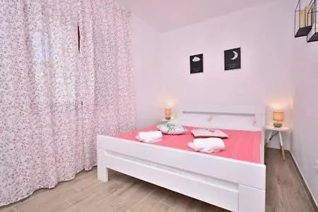 וילה Dinko Pridraga